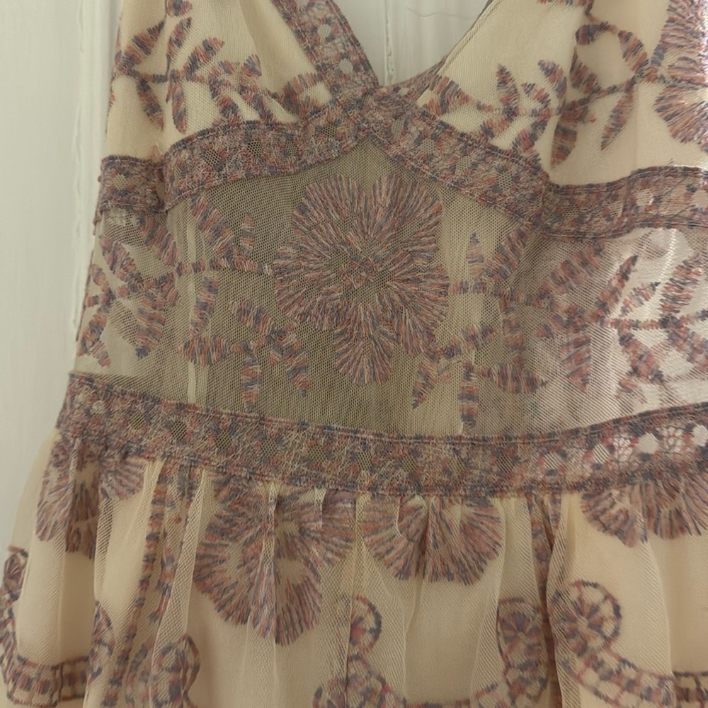 Romper size medium - Picture 3 of 5